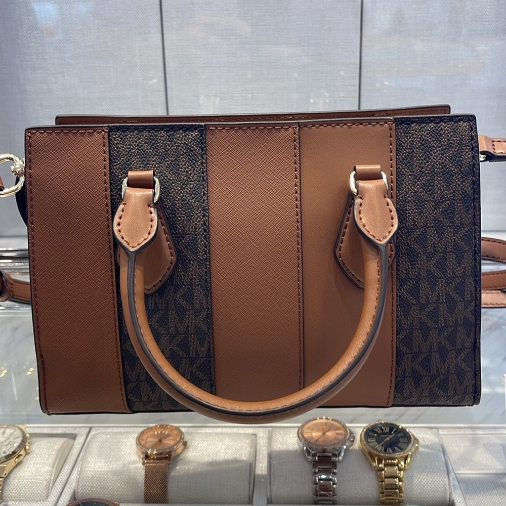 MICHAEL KORS Sheila Sm Studded Patchwork Signature Logo CZ Satchel Crossbody
NWT - Picture 4 of 16